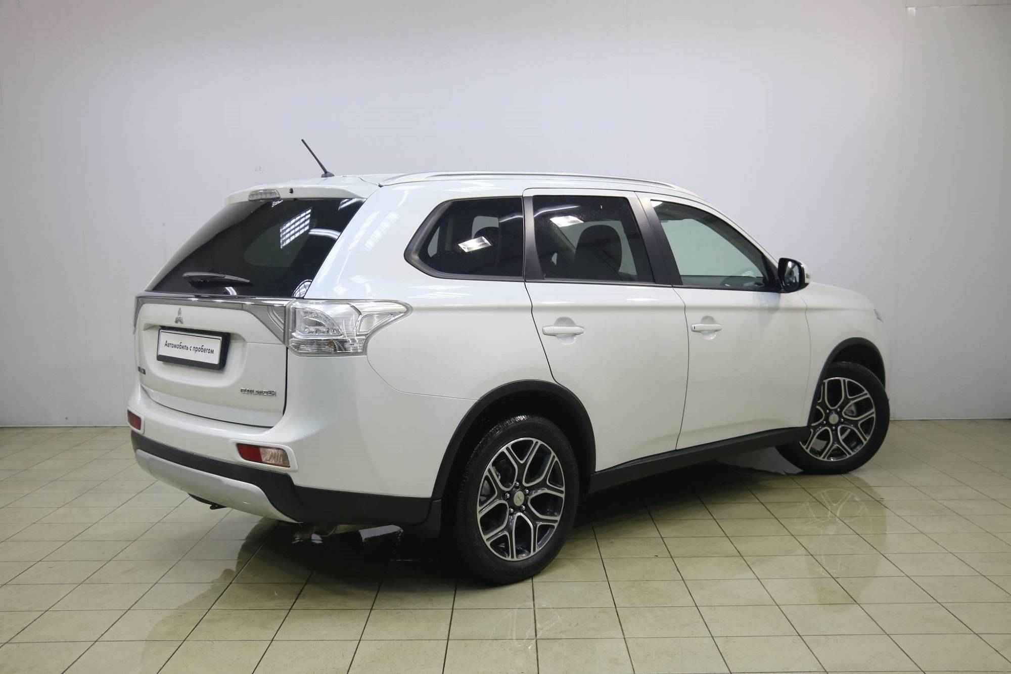 Mitsubishi Outlander, III