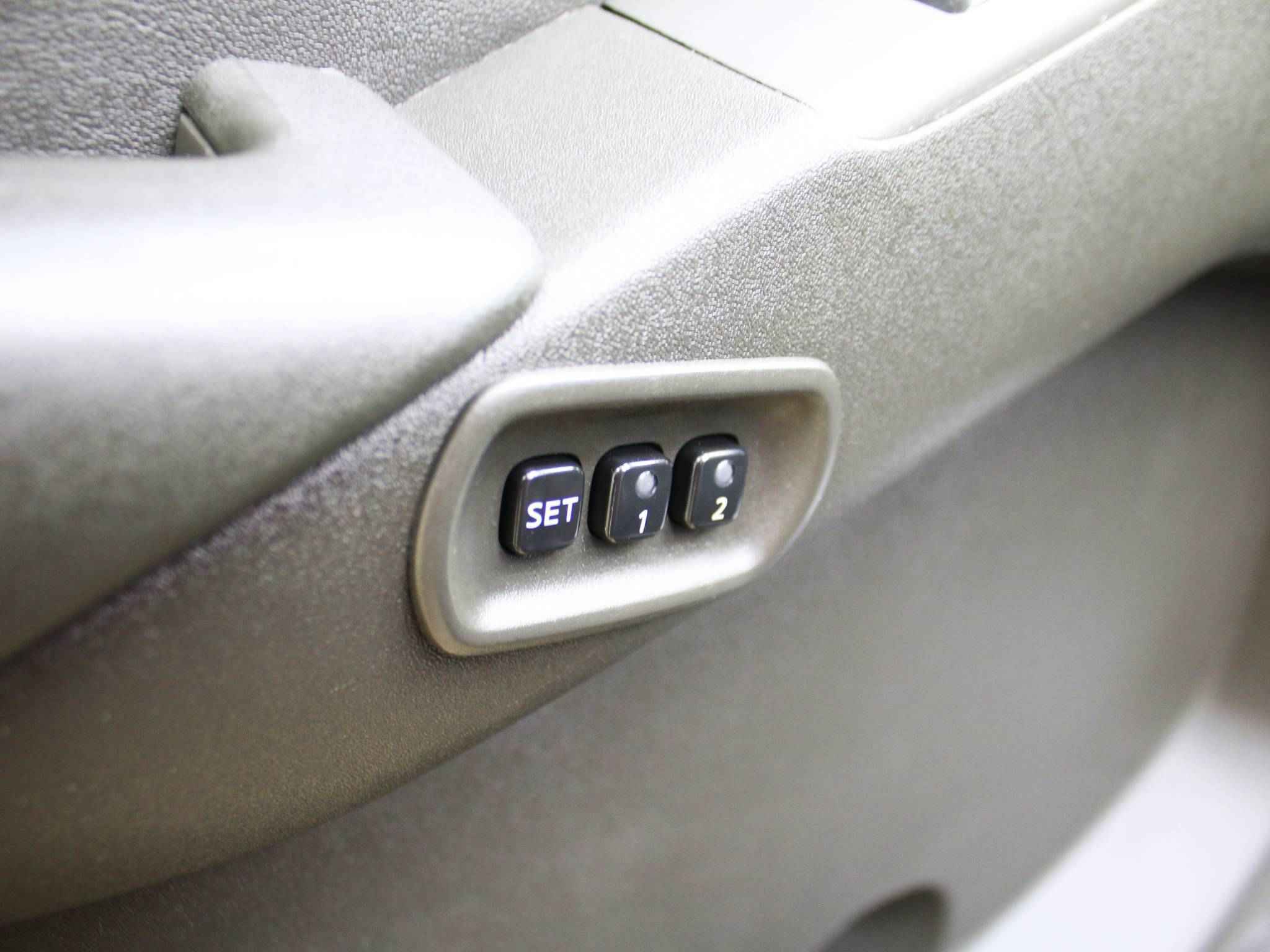 Nissan Pathfinder, III