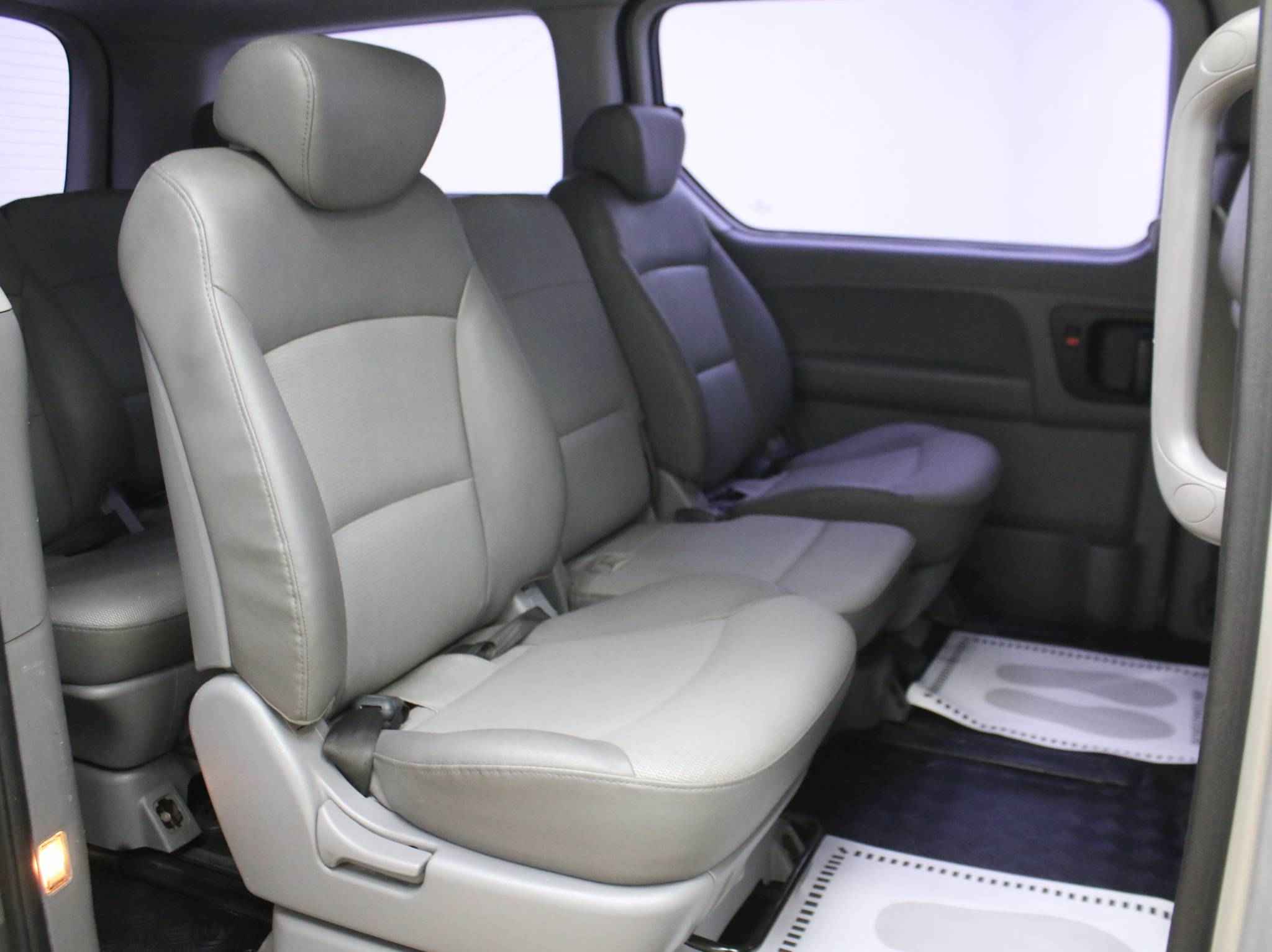 Hyundai Grand Starex, I