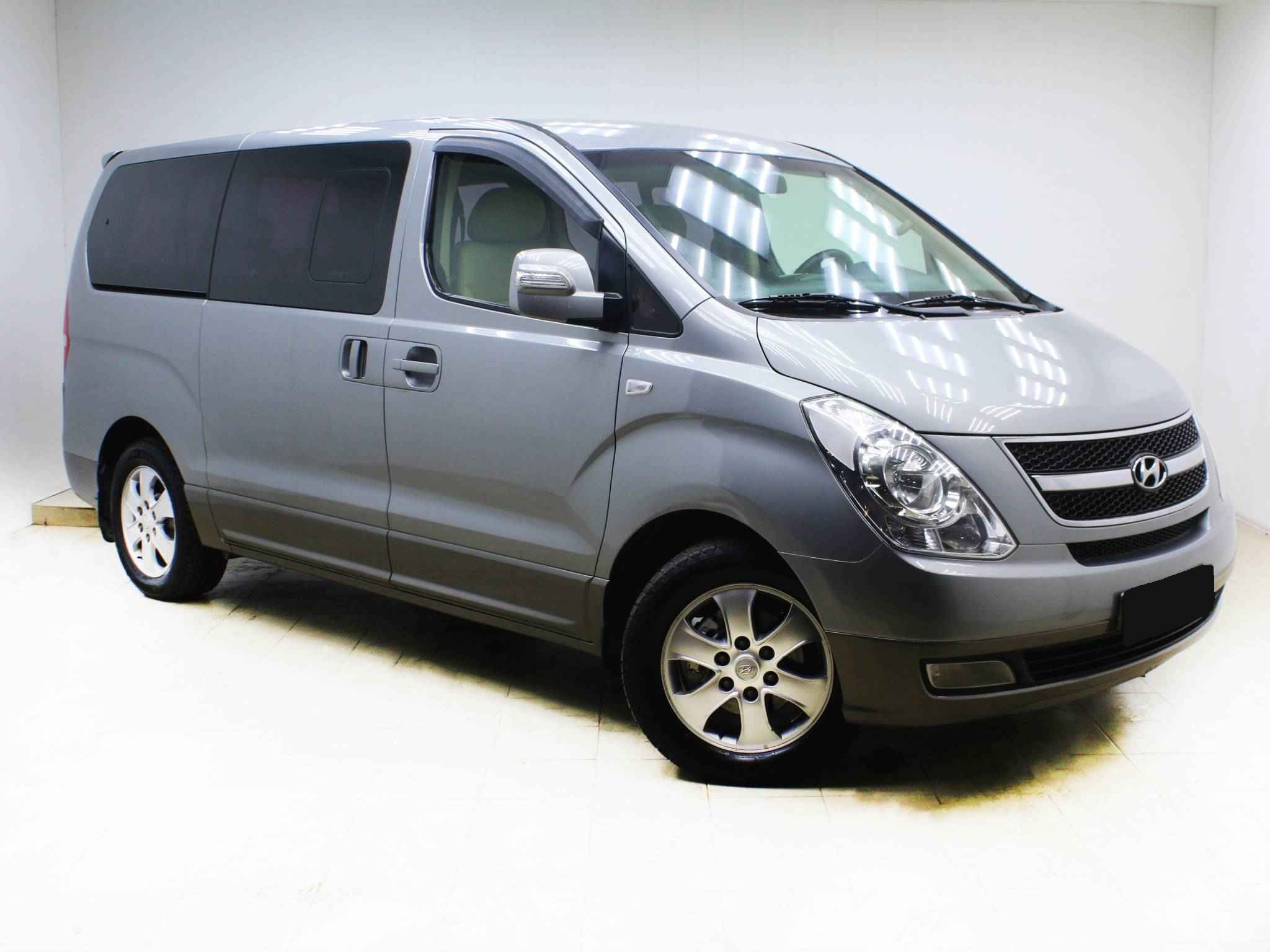 Hyundai Grand Starex, I