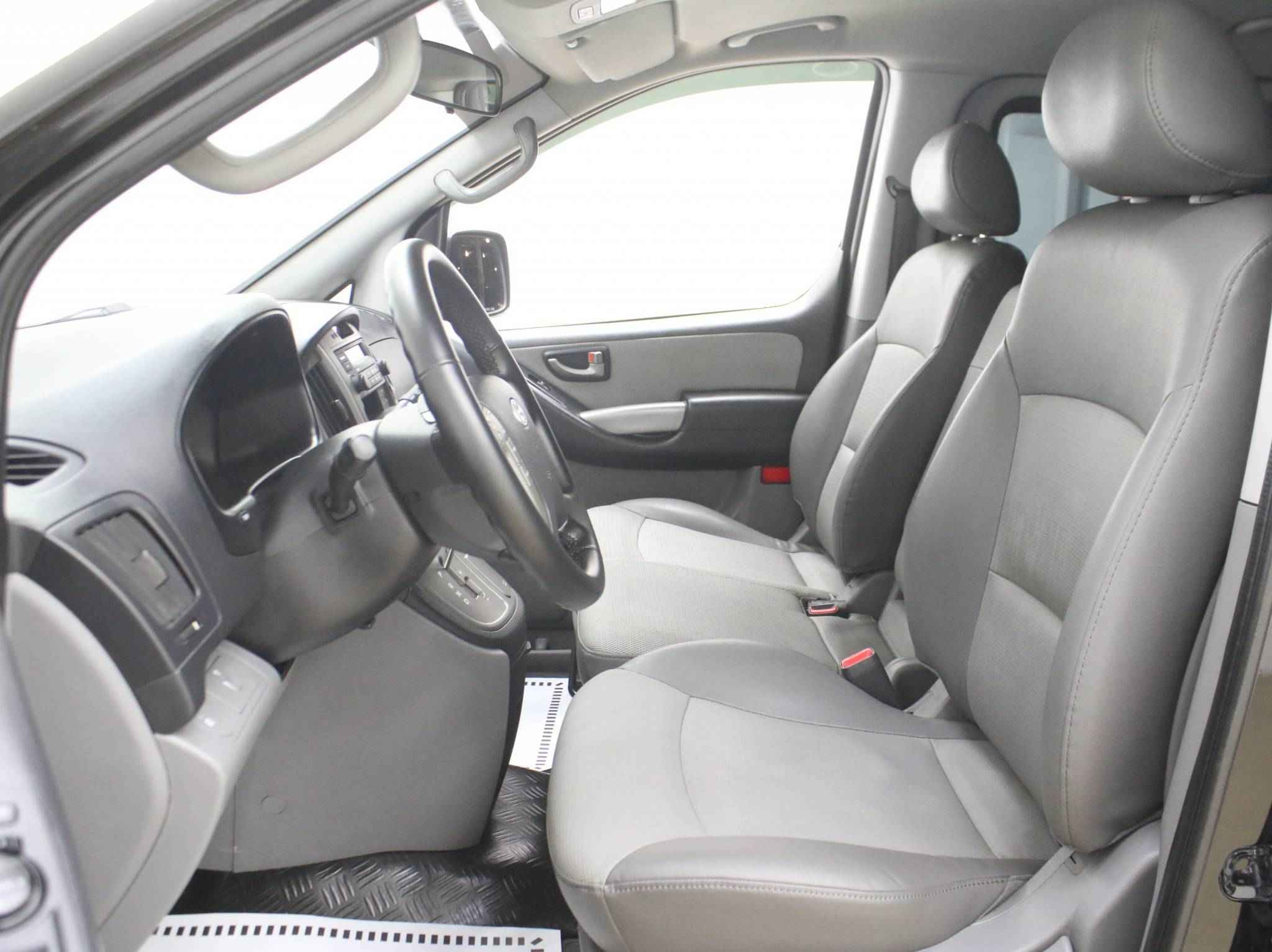 Hyundai Grand Starex, I