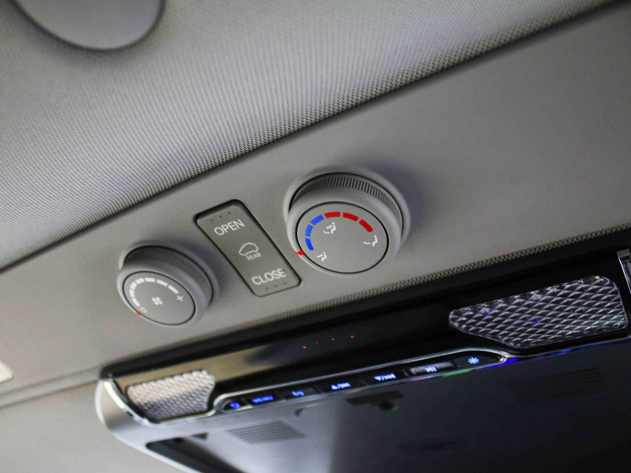 Hyundai Grand Starex, I