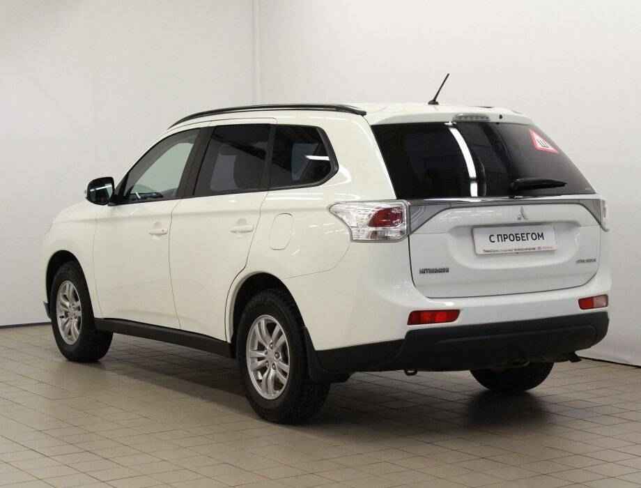 Mitsubishi Outlander, III