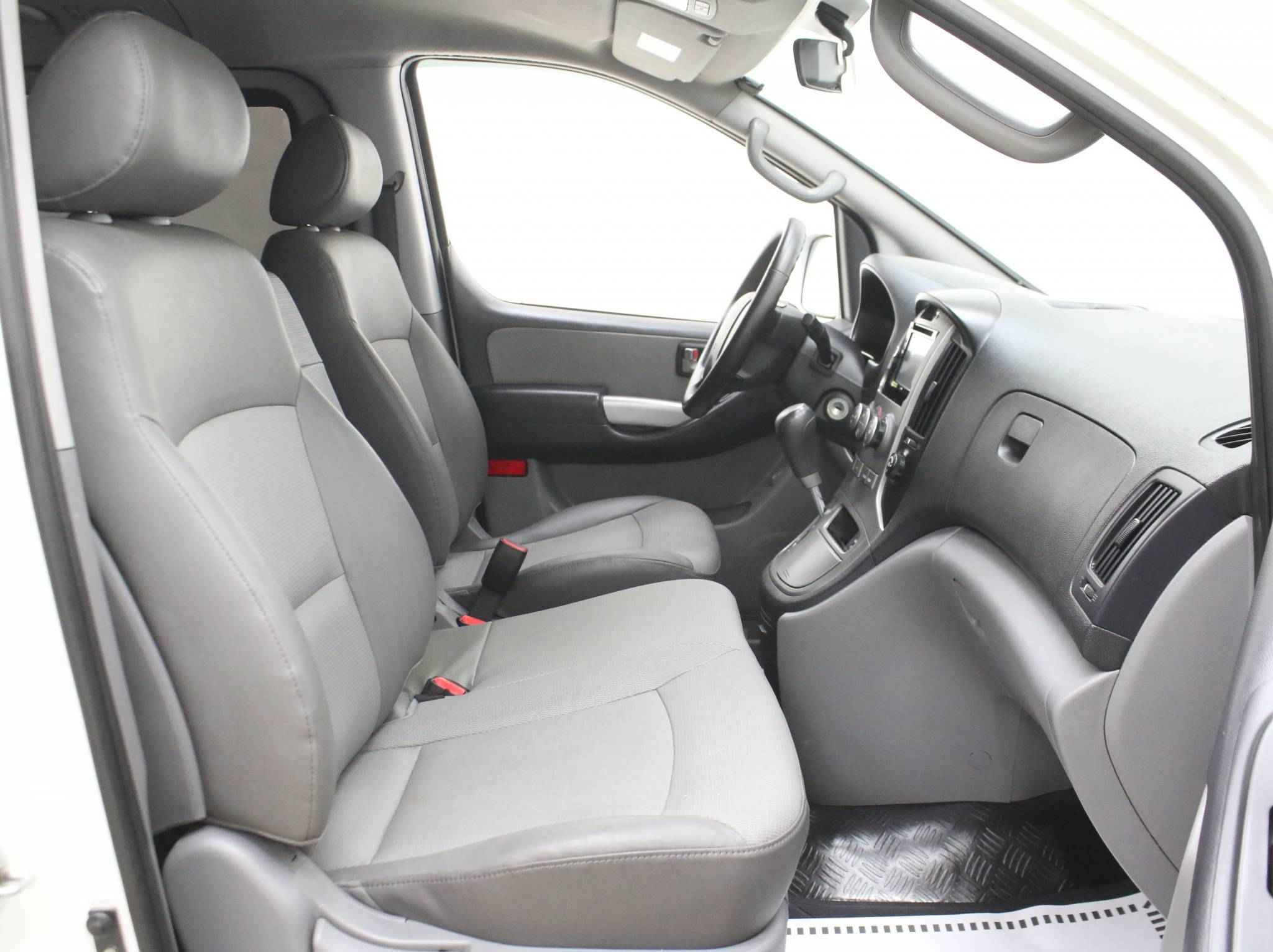 Hyundai Grand Starex, I