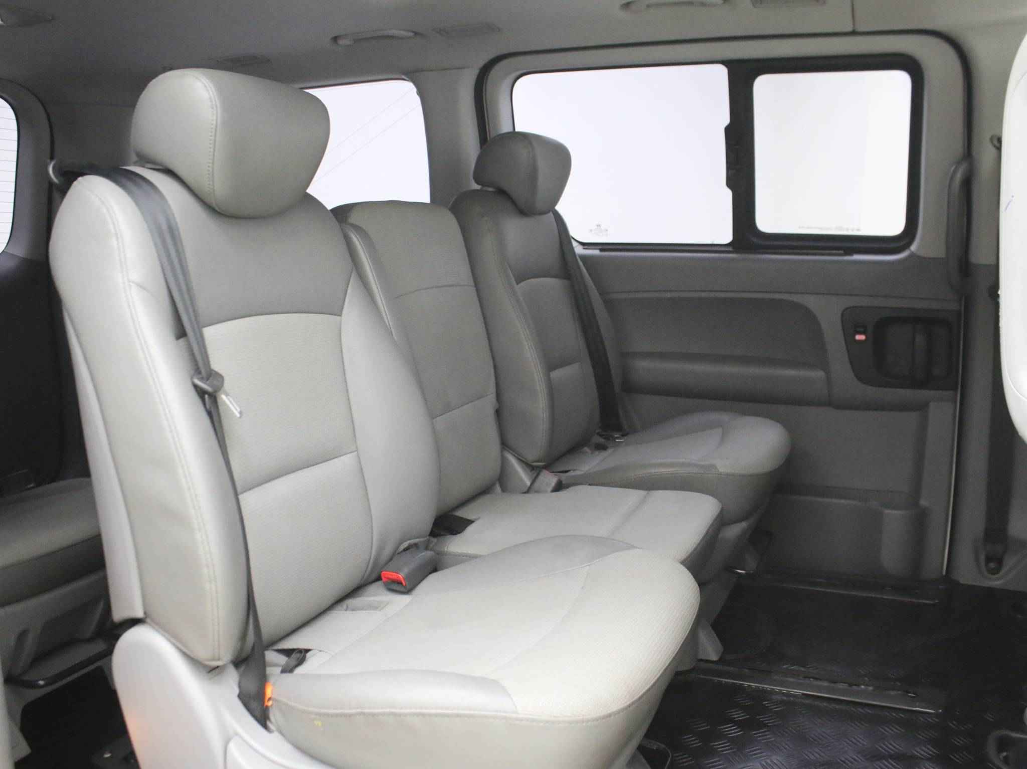 Hyundai Grand Starex, I