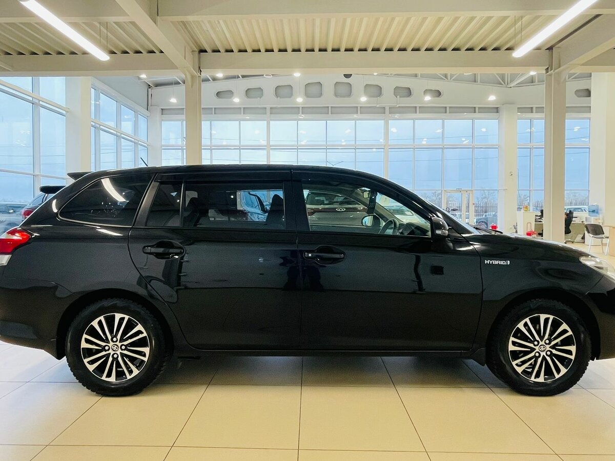 Toyota Corolla Fielder, 2017