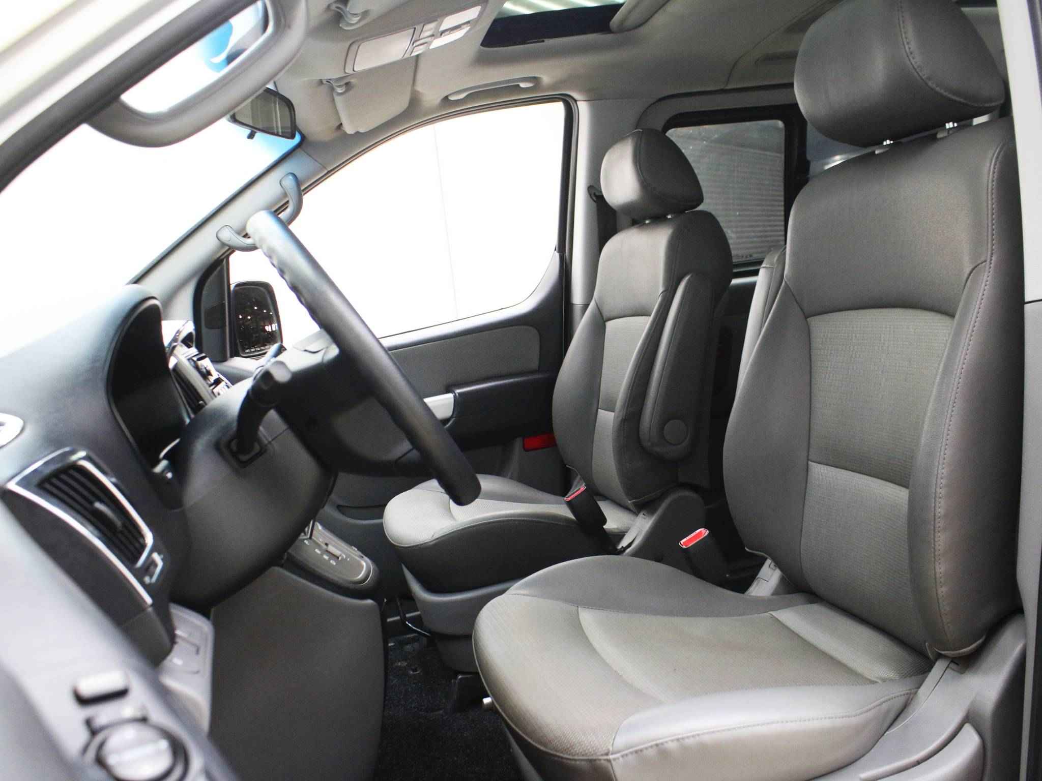 Hyundai Grand Starex, I