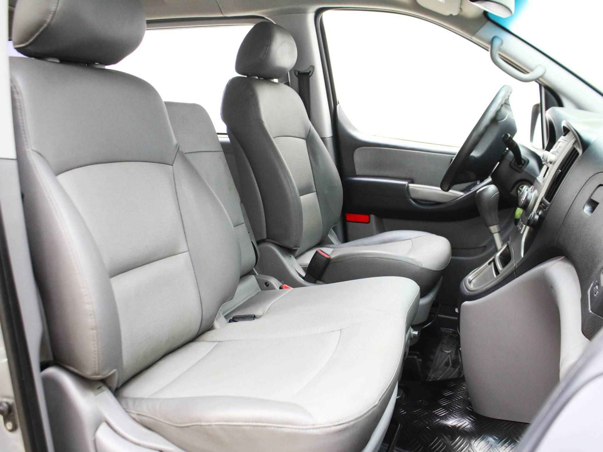 Hyundai Grand Starex, I