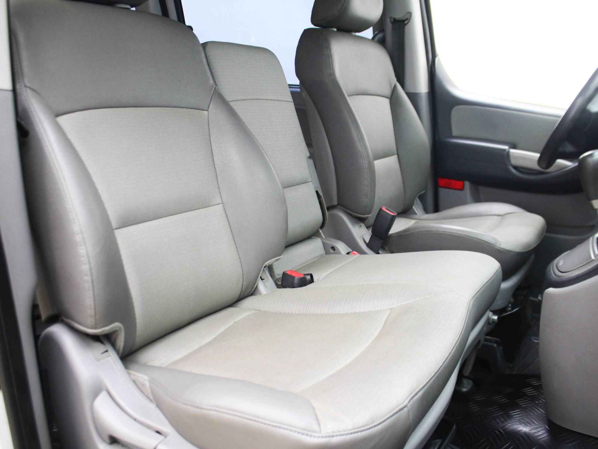 Hyundai Grand Starex, I