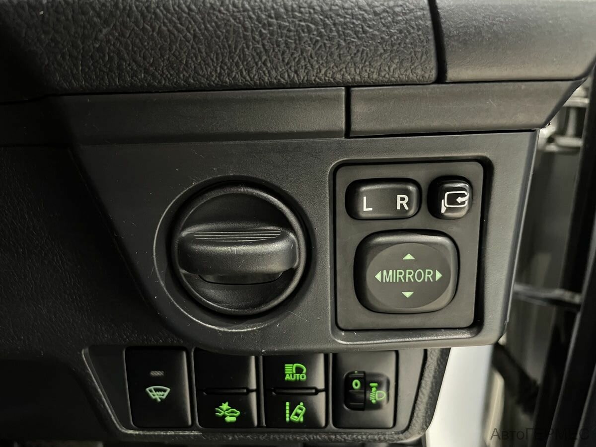 Toyota Corolla Fielder, 2016