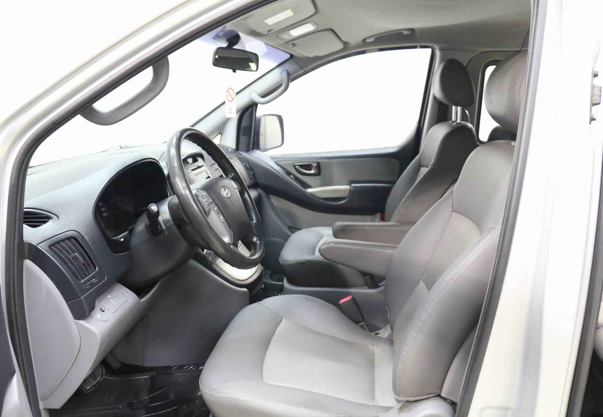 Hyundai Grand Starex, I