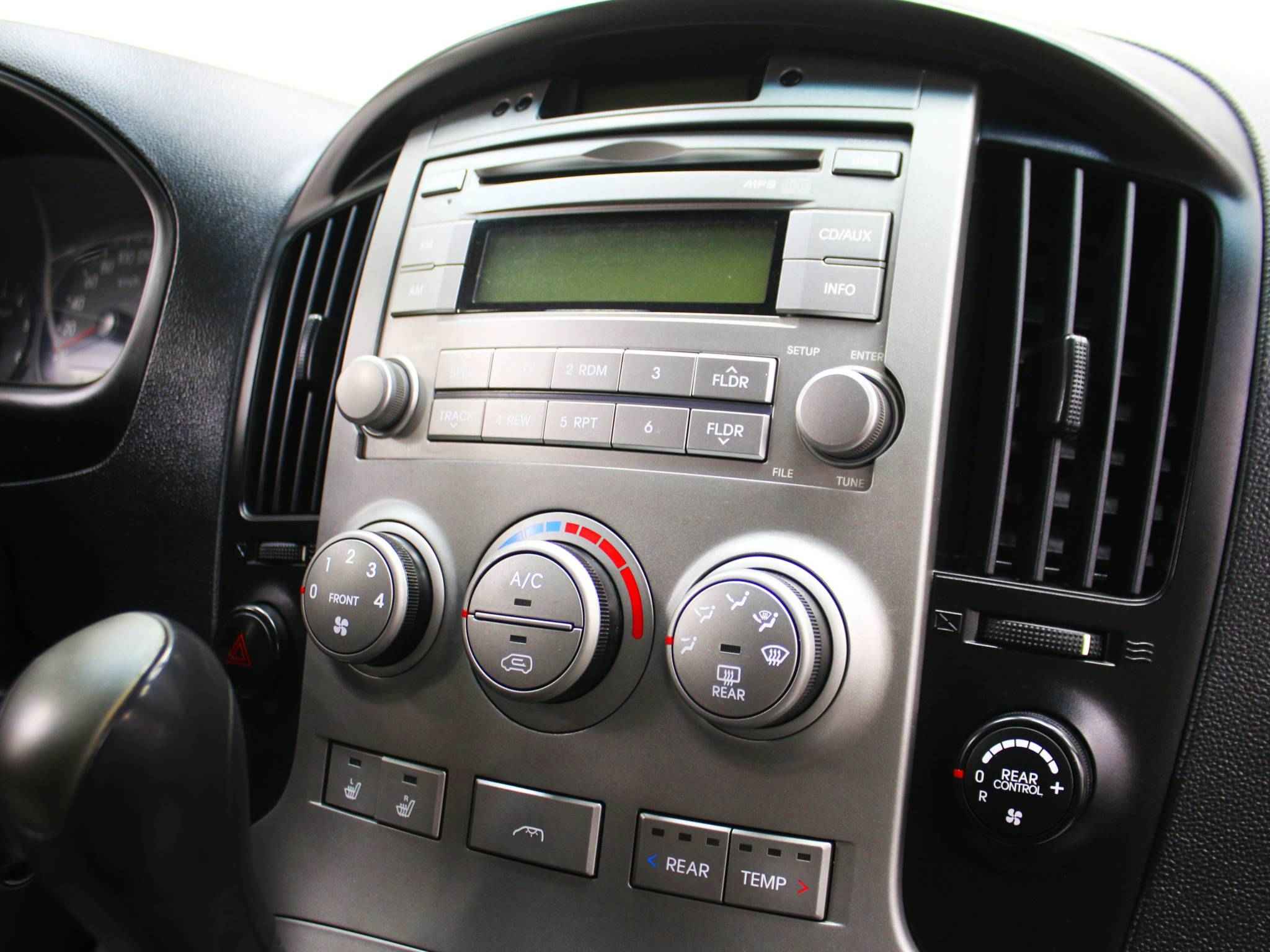 Hyundai Grand Starex, I